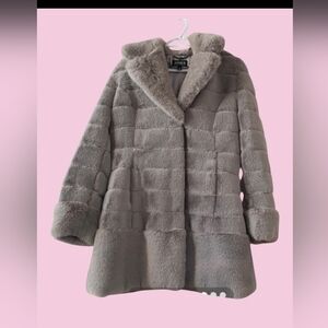 Jones New York Plush Pale Silver Faux Fur Coat. New
